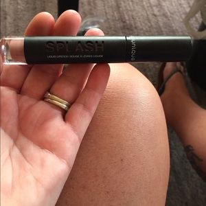 Younique Splash Lip in Stellar a matte brown light